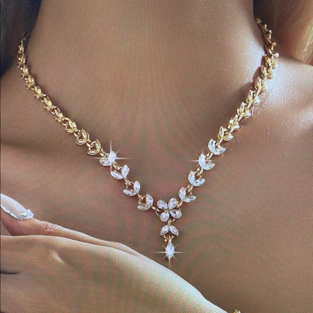 Elegant Gold and Silver Leaf Necklace